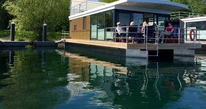 Floating 44 Komfortable Hausboote bei Xanten mit Tollem Seeblick