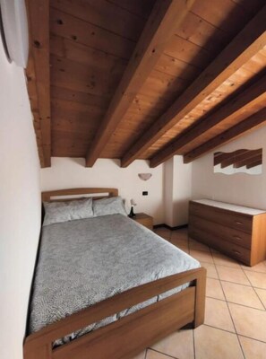 2 quartos, ferros/tábuas de passar roupa, Wi-Fi de cortesia