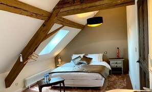 2 bedrooms, iron/ironing board, travel cot, free WiFi