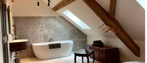 2 slaapkamers, een strijkplank/strijkijzer, reisbedje, gratis wifi