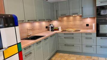 Réfrigérateur, four, plaque de cuisson, lave-vaisselle