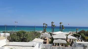 Una spiaggia nelle vicinanze