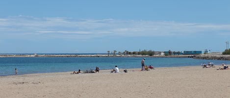 Beach nearby, white sand, 4 beach bars