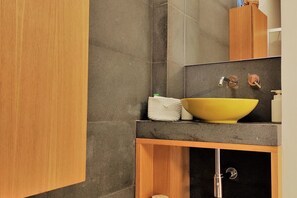 Shower, hair dryer, bidet, towels - Corte Landolina Ortigia Holidays (Siracusa)