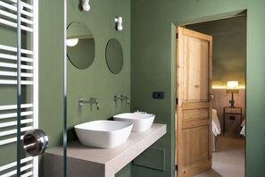 Shower, free toiletries, hair dryer, bidet - Cuella Casa Ortigia Holidays (Siracusa)