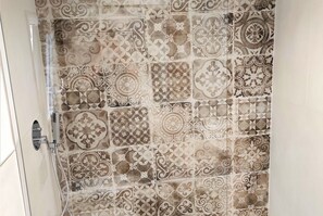 Ducha, secador de pelo, bidet
