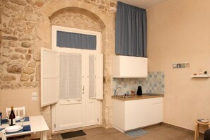 Réfrigérateur, cafetière/bouilloire