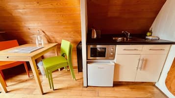 Fridge, microwave, toaster, cookware/dishes/utensils