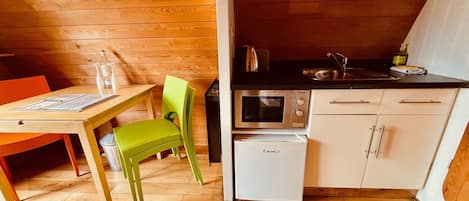 Fridge, microwave, toaster, cookware/dishes/utensils