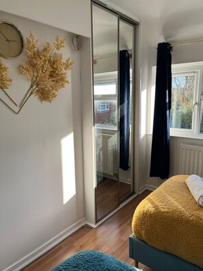 3 chambres, fer et planche à repasser, Wi-Fi, draps fournis
