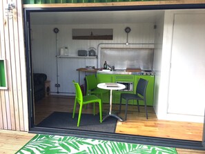 Fridge, microwave, toaster, cookware/dishes/utensils - Green CargoPod - sleeps 2 adults only or 2 adults and 2 kids (Clacton on Sea)