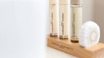 Room | Bathroom | Shower, hair dryer, towels, soap