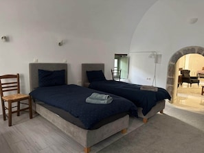 2 quartos, ferros/tábuas de passar roupa, Wi-Fi, roupa de cama