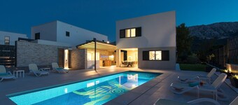 Luxury villa with pool and Jacuzzi