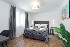 4 quartos, ferros/tábuas de passar roupa, Wi-Fi, roupa de cama