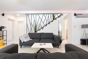 TV, videogames, DVD player