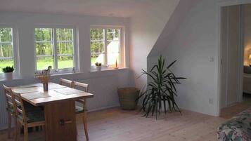 Traditional House, Balcony, Golf View | Living area | Flat-screen TV