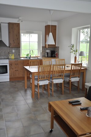 Comfort House, 3 Bedrooms, Patio, Golf View | Private kitchen
