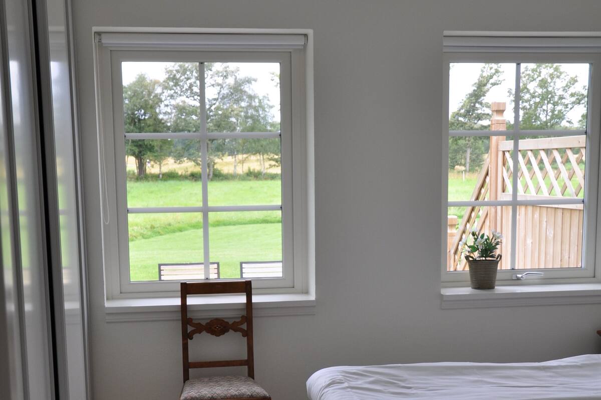 Hus – comfort, 3 soverom, terrasse, utsikt mot golfbane | Blendingsgardiner og wi-fi (inkludert)