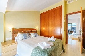 2 bedrooms, iron/ironing board, internet, bed sheets