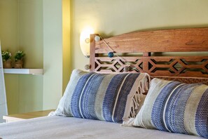 2 bedrooms, iron/ironing board, internet, bed sheets