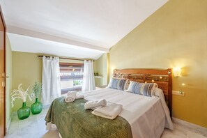 2 bedrooms, iron/ironing board, Internet, bed sheets