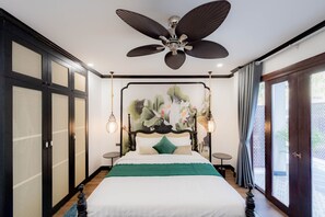 In-room safe, desk, laptop workspace, blackout curtains - Palm Golden Luangprabang Hotel (Luang Prabang)