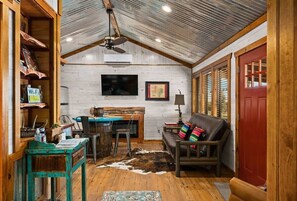 TV, fireplace - Rockin' R - Rustic Star Cabin (Fredericksburg)