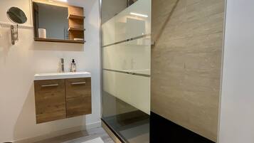 Shower, hair dryer, towels, toilet paper
