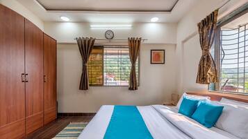 Family Villa | 4 bedrooms, desk, free WiFi