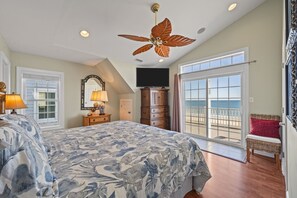 6 bedrooms, desk, free WiFi, bed sheets