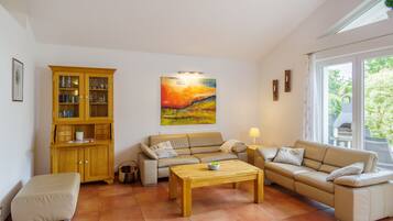 Smart TV, chimenea, reproductor de DVD y estéreo