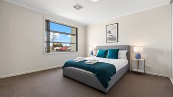 3 bedrooms, iron/ironing board, WiFi, bed sheets