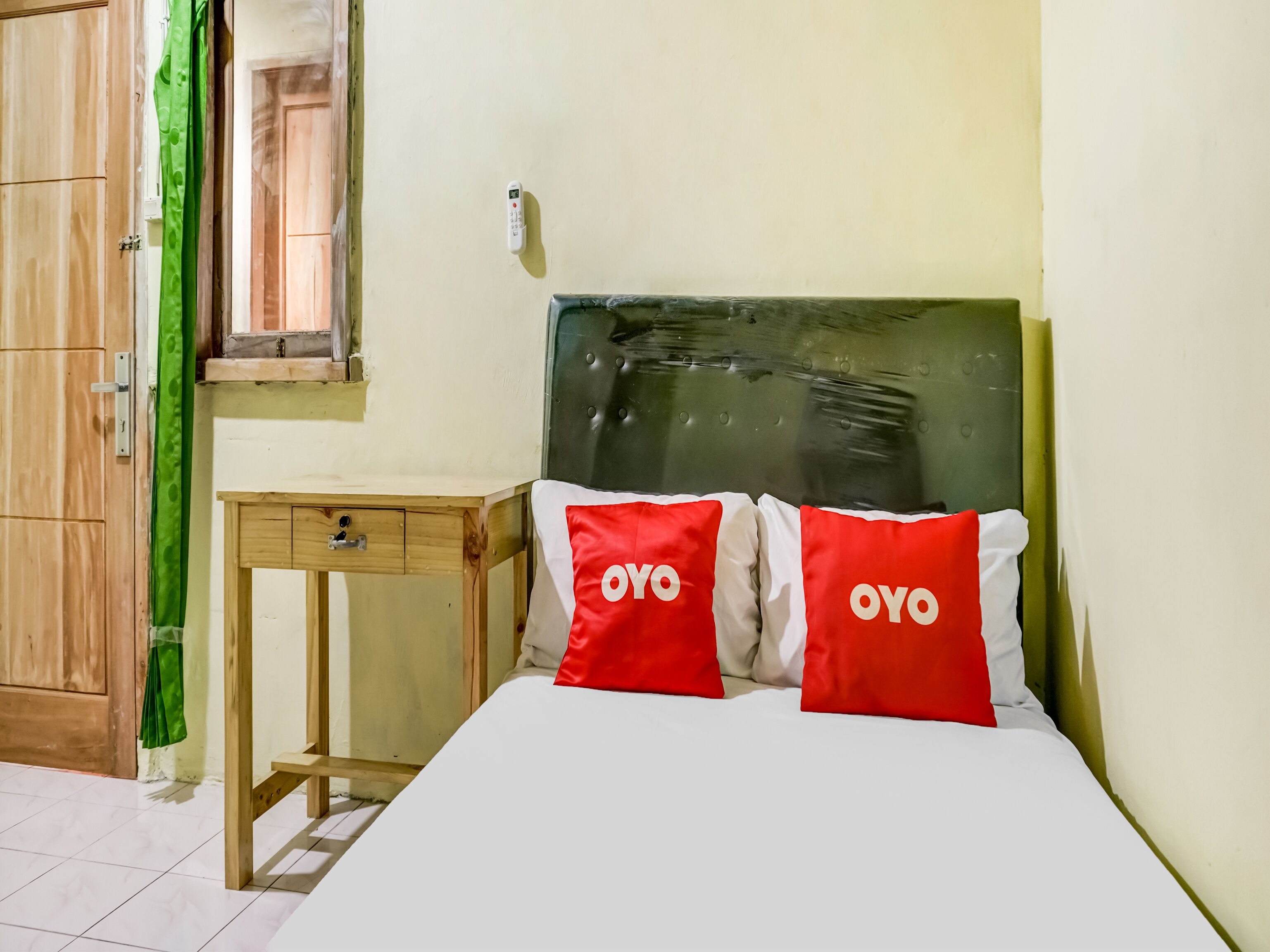 Economy Double Room | Bed sheets