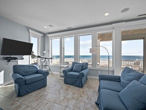 Smart TV, table football - Island Drive 4180 (North Topsail Beach)