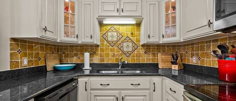 Refrigerador, microondas, horno y lavavajillas