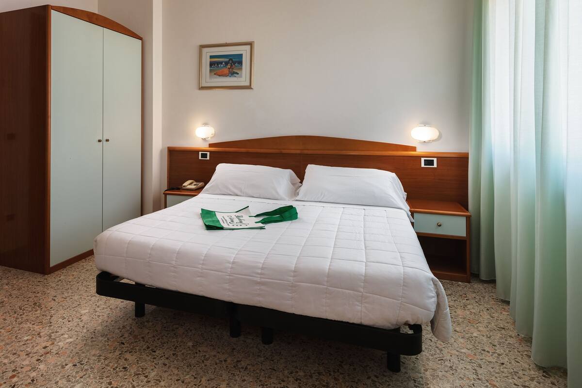 Kamar Double Standar (no Balcony) | Brankas, meja kerja, Wi-Fi gratis, dan seprai linen