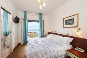 Standard Room, Sea View | In-room safe, desk, free WiFi, bed sheets - Hotel Poseidon e Nettuno (San Benedetto del Tronto)