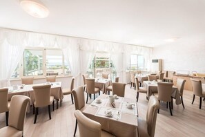 Kontinental frokost hver dag (EUR 10 per person)