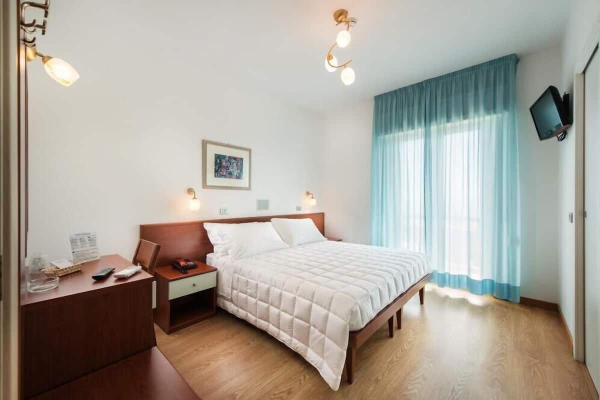 Kamar Double Standar, balkon | Brankas, meja kerja, Wi-Fi gratis, dan seprai linen