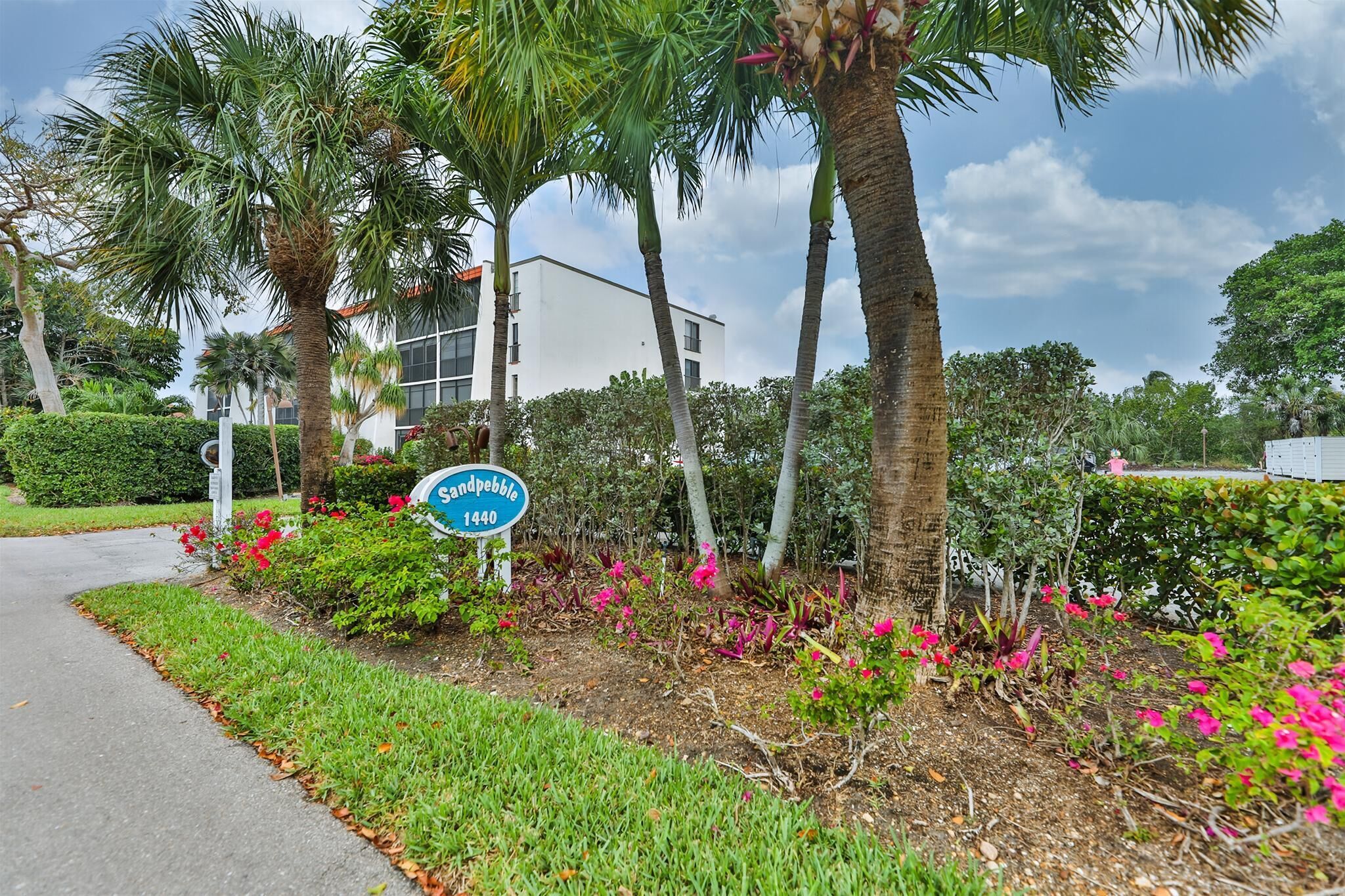 المنطقة المحيطة بالمنشأة