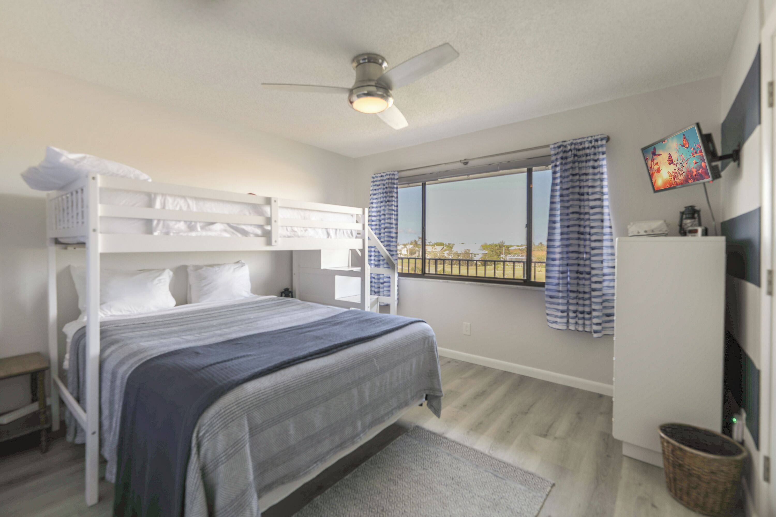 2 عدّة غرف نوم ومكواة/لوح كي وواي فاي مجانًا وملاءات أسرّة