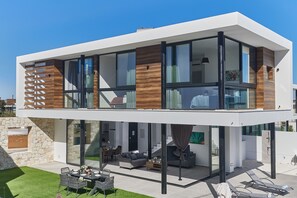 Outdoor dining - Protaras Elite Pearl Villa EP4B- Exquisite and New 3BDR Protaras Villa with Pool (Protaras)