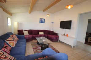 家庭客房 | 客廳 | 足球機、乒乓球設施、書籍、音響