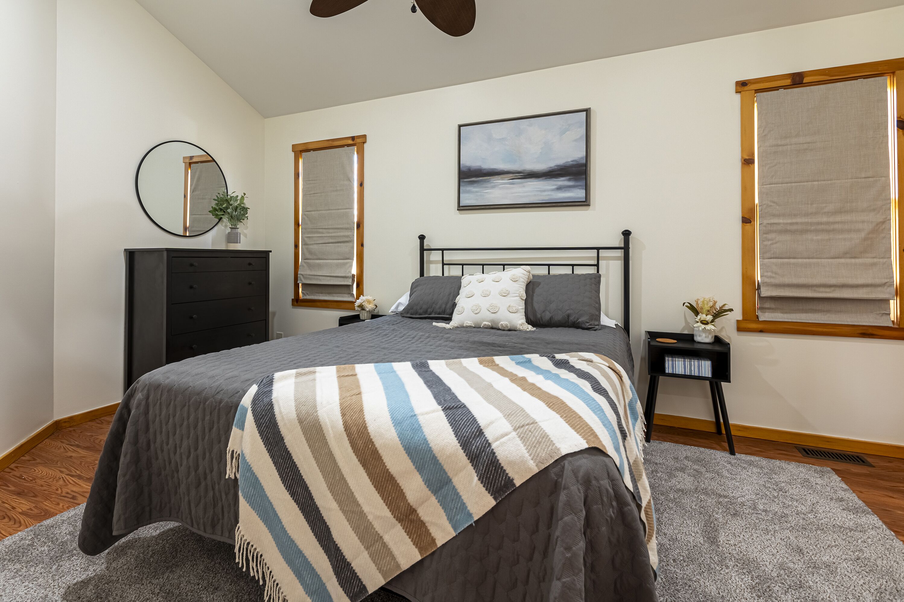 3 slaapkamers, een strijkplank/strijkijzer, gratis wifi, beddengoed