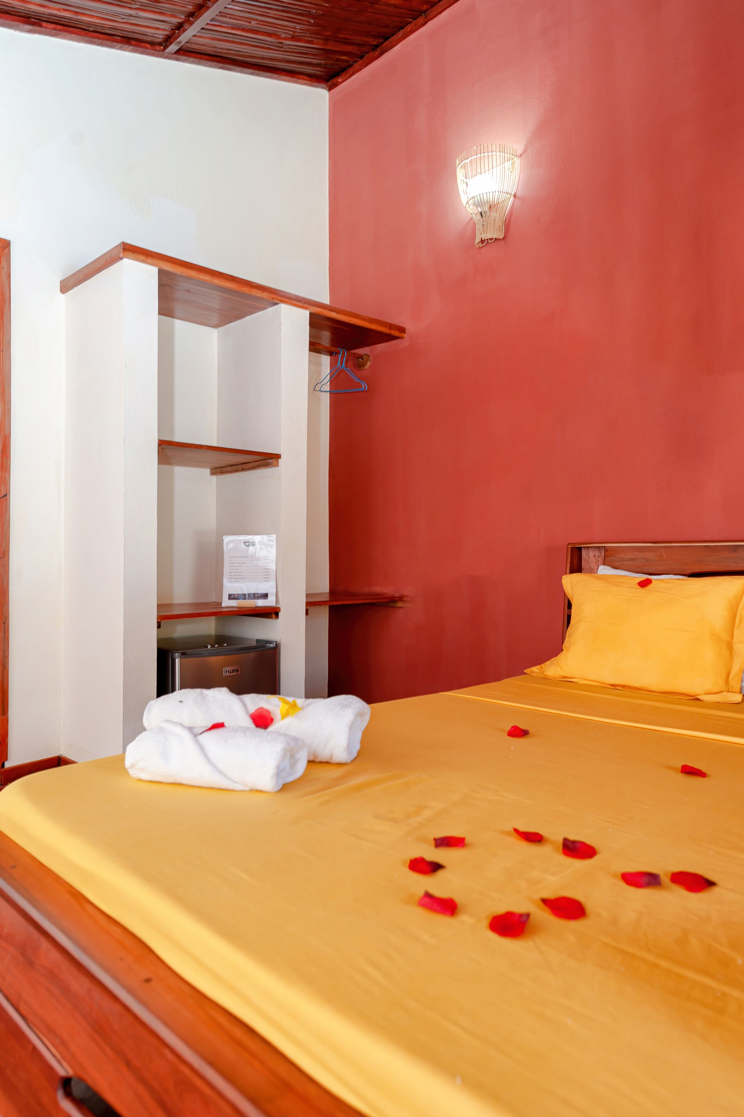 Deluxe-Doppelzimmer | Zimmersafe, individuell eingerichtet, Schreibtisch