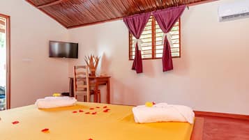 Deluxe Bungalow | 1 bedroom, in-room safe, individually furnished, desk