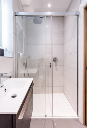 Hair dryer, towels, soap, shampoo - Rothbury Hideaway at the heart of the village (Rothbury)