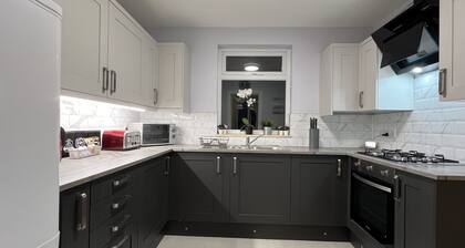 Immaculate Newly Refurbished 4 bedroom house