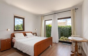 3 chambres, fer et planche à repasser, lit parapluie, Wi-Fi gratuit